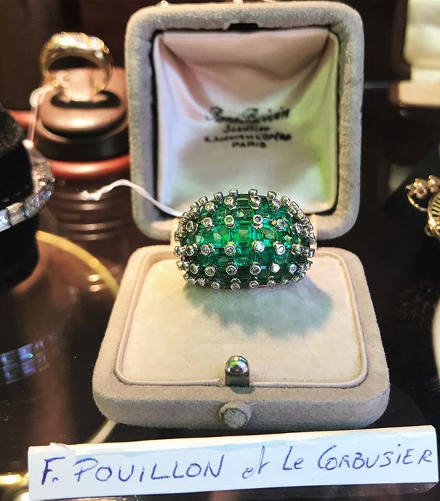 @marchebiron Did you know ? #lecorbusier created this #emeralds ring with @fernandpouillon for the wife of the latter Done by #reneboivin #welearneveryday 
_________
#frenchjewelry @fondationlecorbusier #fernandpouillon #frencharchitecture #fleamarket #marchebiron #saintouenfleamarket #vintagejewelrypassion #jeweloftheday #jewelrygeek #bagueboule #sertimysterieux
