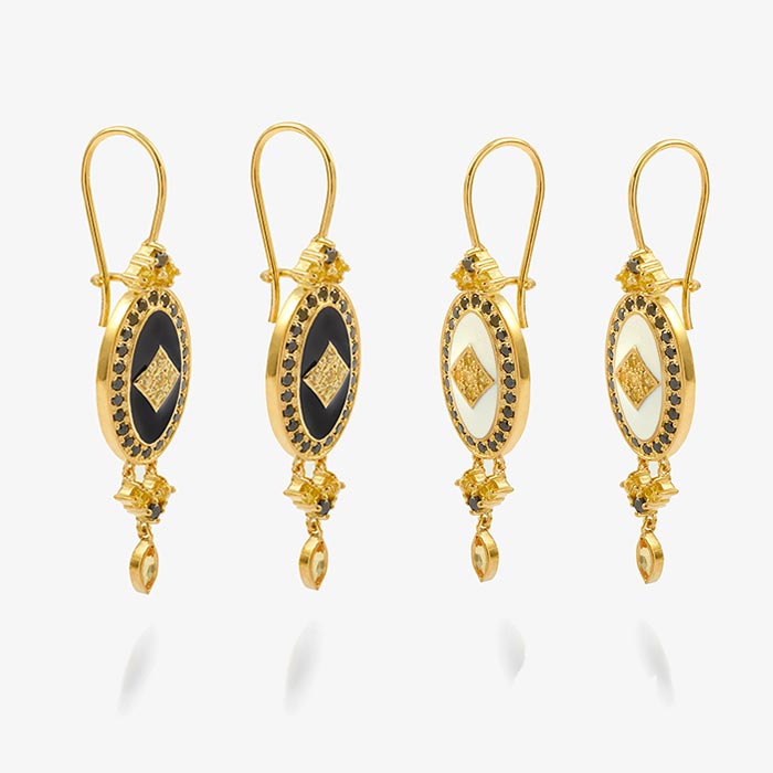 Boucles d'oreilles de Sophie D’Agon, marque de bijoux créé par Sophie Lepourry il y a 5 ans. Elle revient sur la stratégie digitale qui l'a menée au succès et à l’ouverture de sa première boutique à Paris.